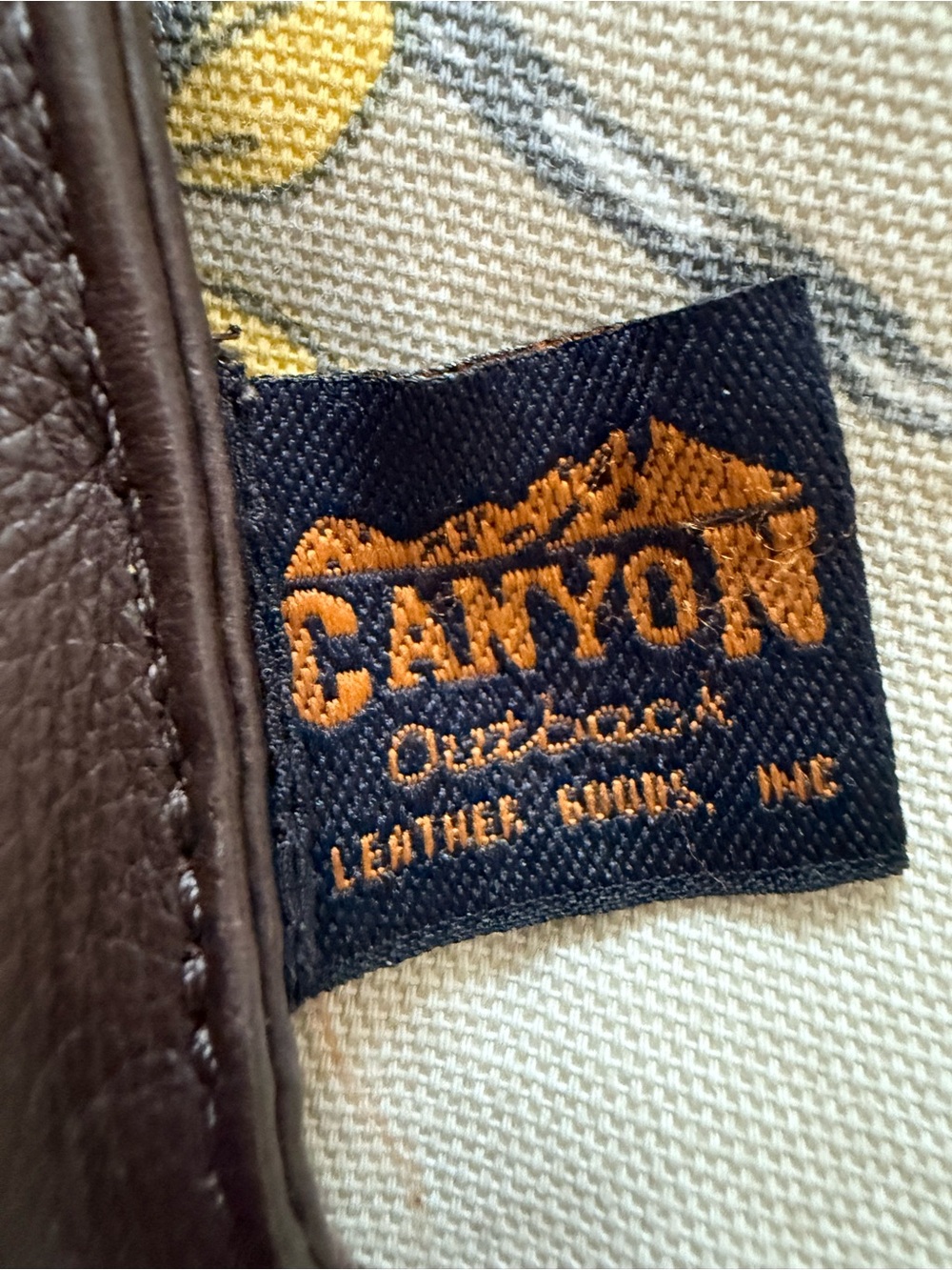 #Canyonoutback #Crossbody #Leather